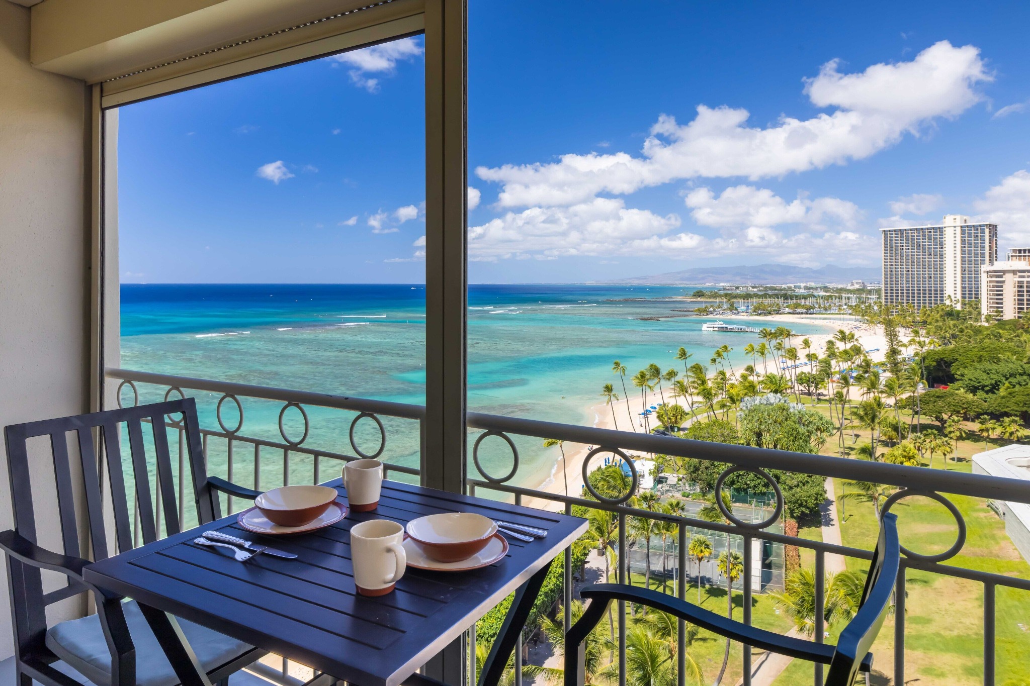 Waikiki Shore by OUTRIGGER
